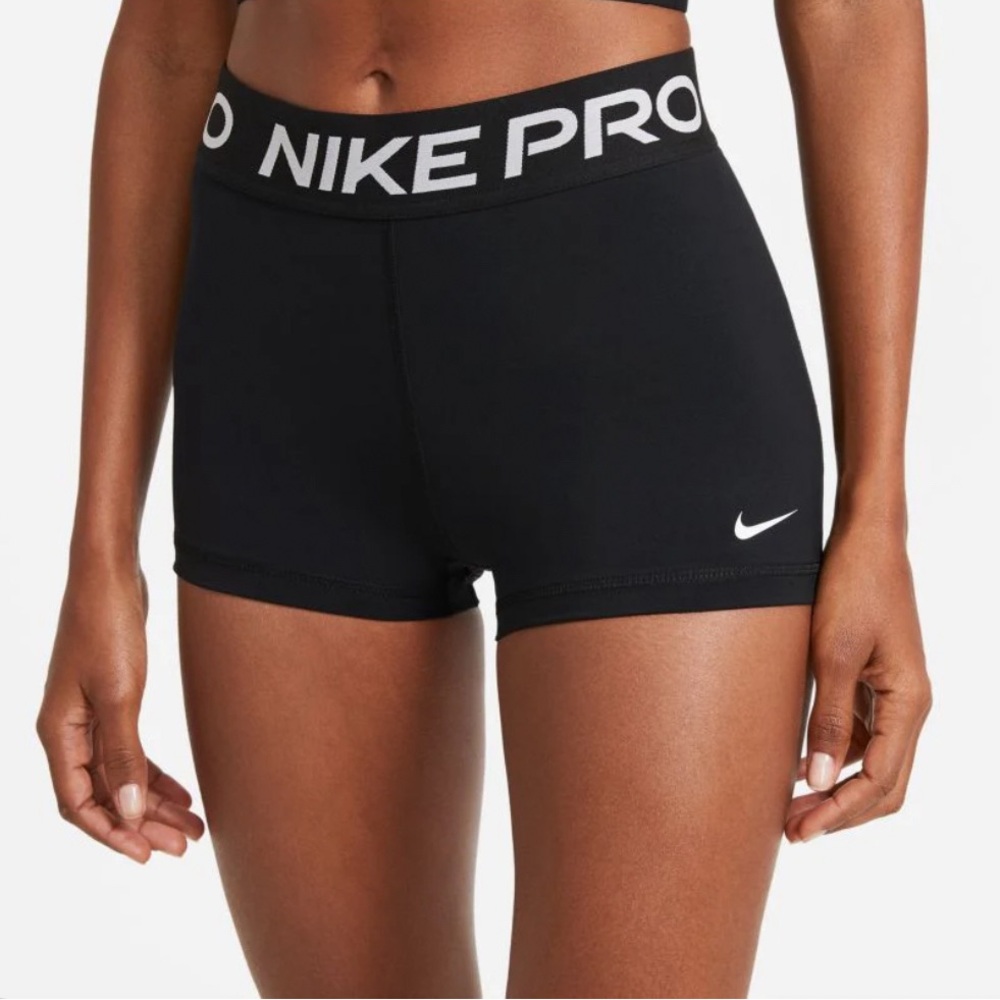 Women’s black Nike Pros- L